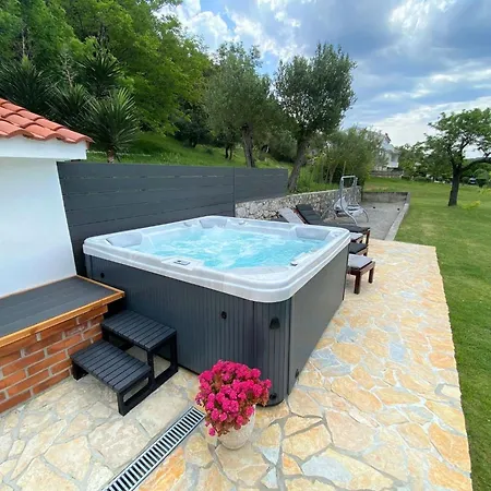 Holiday home Tolles In Mit Garten By Interhome Supetarska Draga