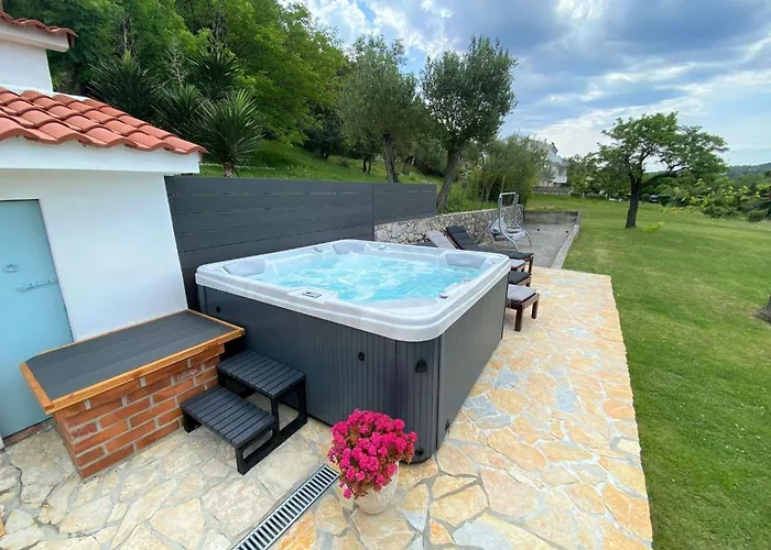 Holiday home Tolles In Mit Garten By Interhome Supetarska Draga