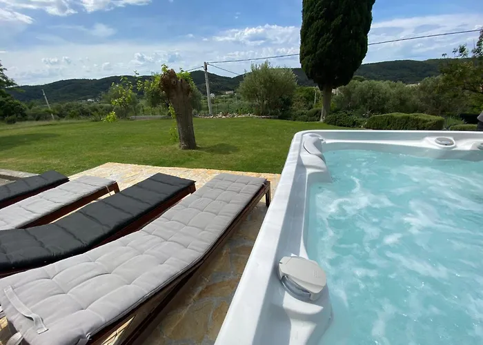 Tolles In Mit Garten By Interhome Holiday home Supetarska Draga