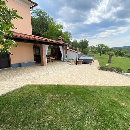 Tolles In Mit Garten By Interhome Case de vacanță *