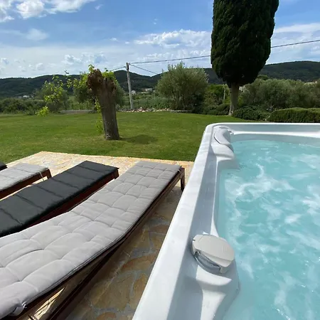 Tolles In Mit Garten By Interhome Case de vacanță Supetarska Draga